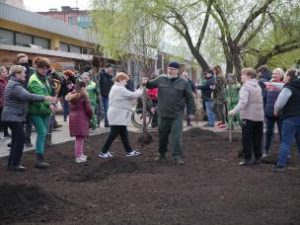 О. Вілкул: Десятки тисяч криворіжців взяли участь у Дні довкілля – разом висадил