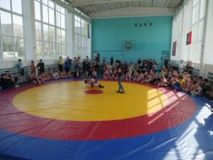 На відкритому Чемпіонаті міста з вільної боротьби юні криворізькі борці та борчи