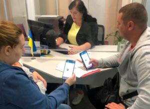 Ви питали - Центр «Віза» («Центр Дії») відповідає: чи варто  ламінувати офіційні