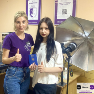 Чи може представник, а не я особисто, оформити мені закордонний паспорт? Відпові