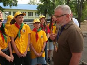 «Тримайся, всміхайся, живи, не здавайся!»: літній сезон у заміському таборі піді