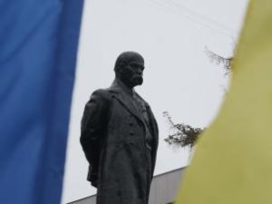 У Кривому Розі до Дня Соборності України поклали квіти  до пам’ятника Т. Шевченк