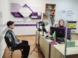 Чи можна мати два діючих закордонних паспорти?  Відповідає Центр «Віза» («Центр 