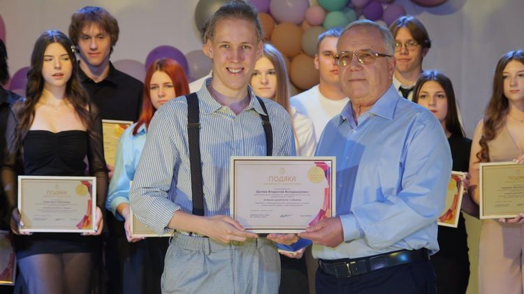 У Кривому Розі за відмінні успіхи у навчанні більше 370  випускників ліцеїв відз