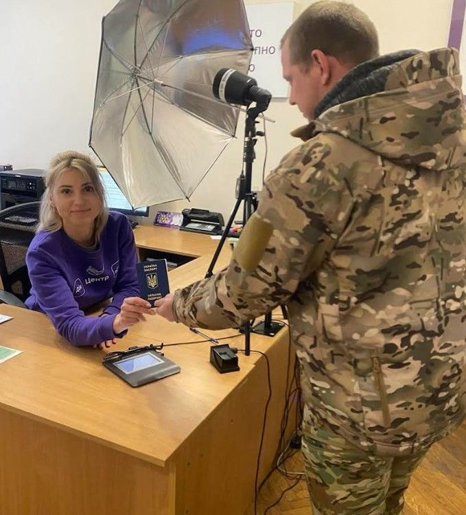 Паспортні послуги для військових 
у  Центрі «Віза» («Центр Дії»)