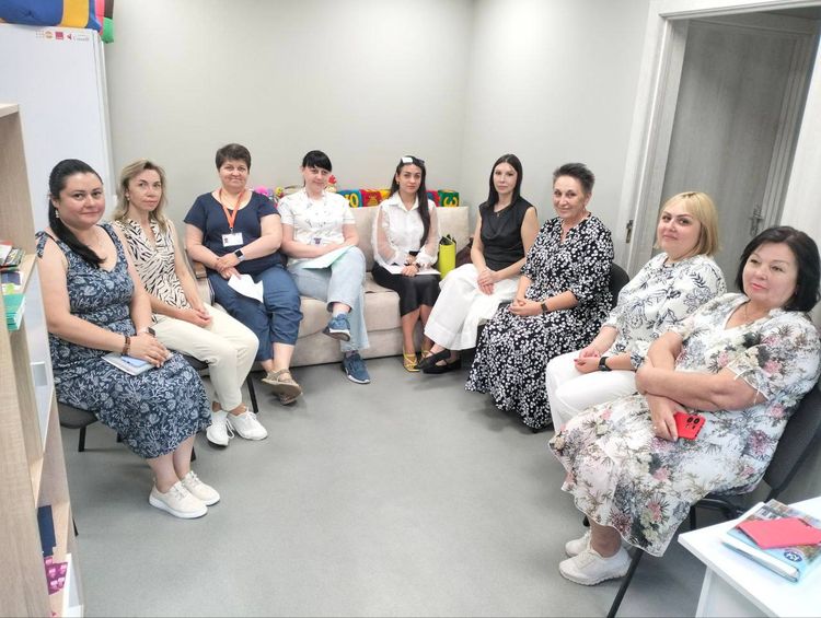 Нарада депаратменту у справах сімї, молоді та спорту з громадськими організаціям
